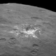 Imagen para el artículo titulado Las fotos más cercanas de Ceres muestran decenas de puntos brillantes